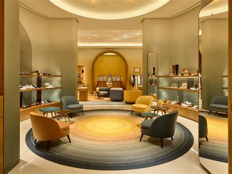 hermes lake como|Inside Las Vegas' New Hermès and Giuseppe Zanotti Stores.